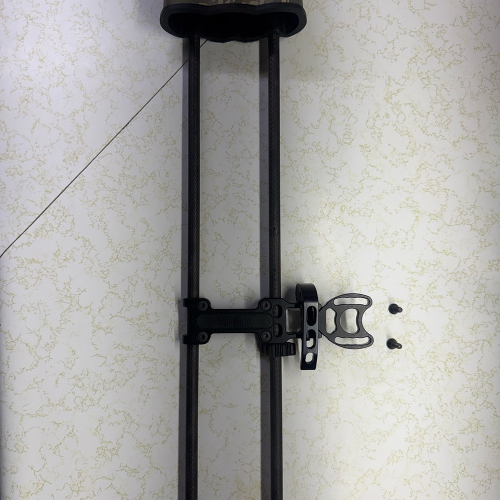 Tight Spot 5 arrow quiver with Bracket